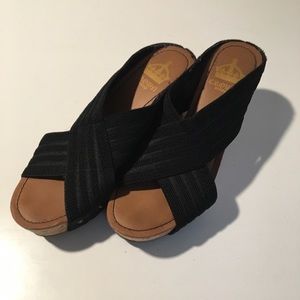 Crown Vintage Size 8.5 Black with cork wedges